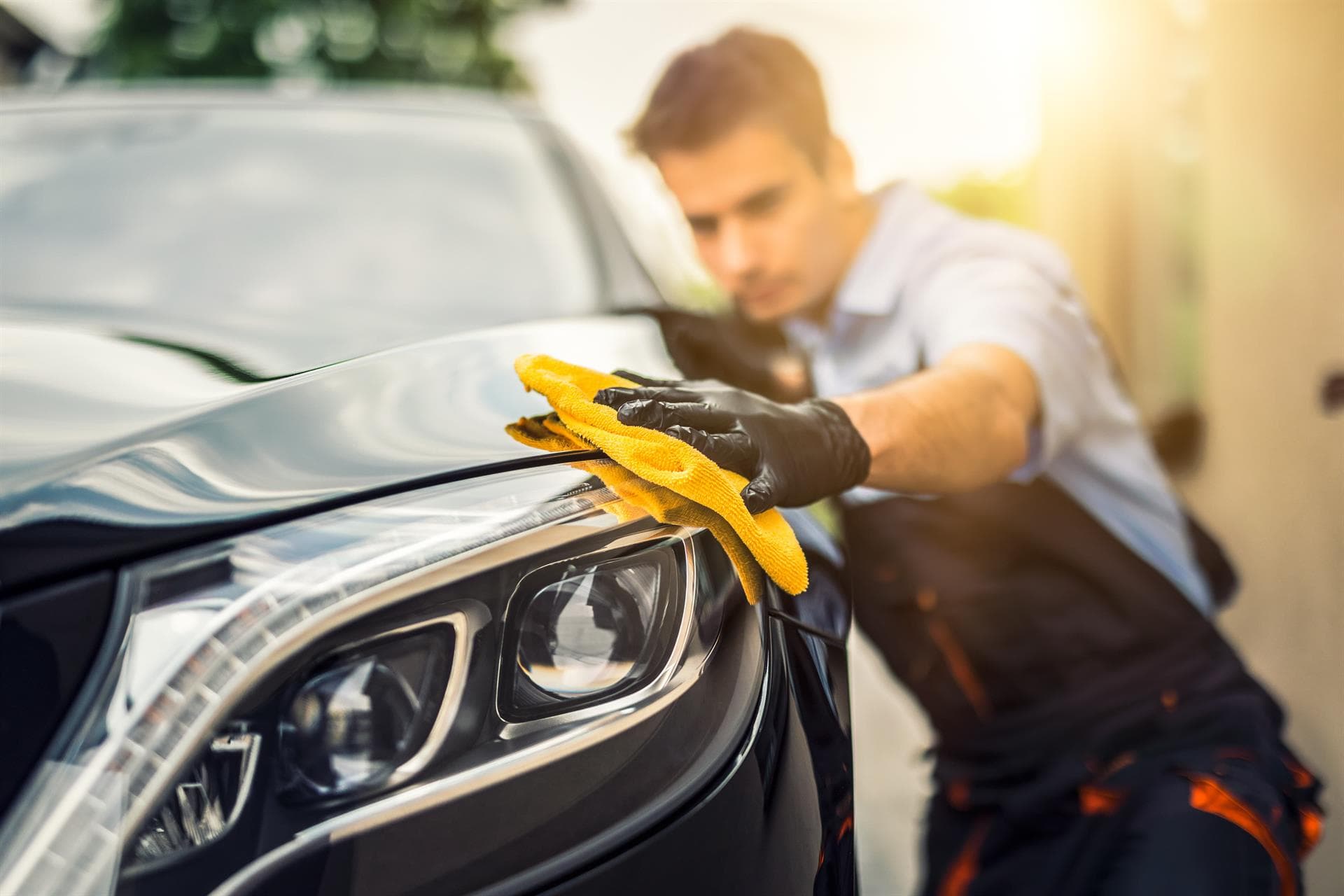 Talleres lahoz - ¿En qué consiste limpiar los faros del coche?